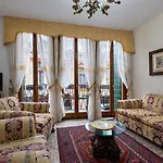 Apartman Original Home, Juliet Balcony Canal View *