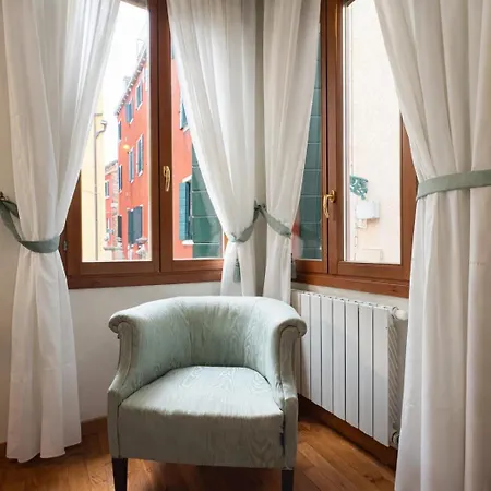 Original Home, Juliet Balcony Canal View Venedik