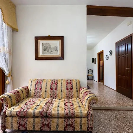 Daire Original Home, Juliet Balcony Canal View *