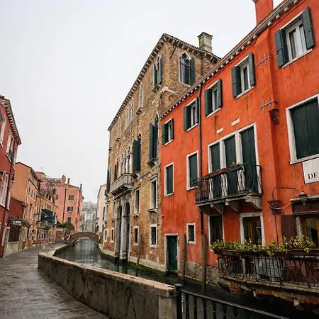 Daire Original Home, Juliet Balcony Canal View Venedik
